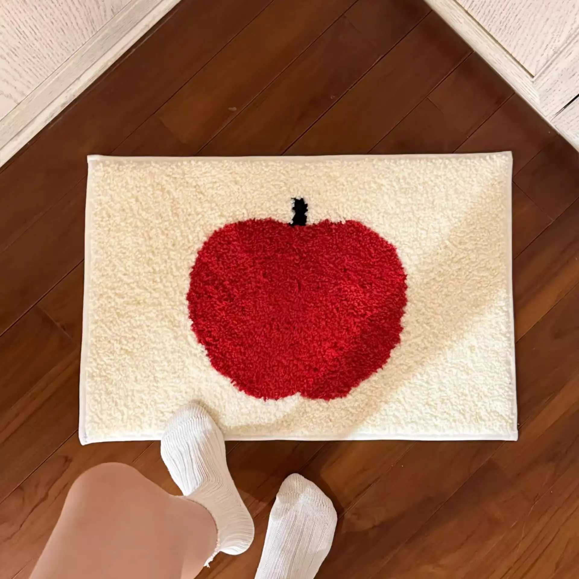 VIKAMA Creamy Style Apple Carpet Rutschfeste Eingangsbodenmatte, weiche, saugfähige Badezimmermatte, Bettvorleger für Schlafzimmer, Heimdekoration Image