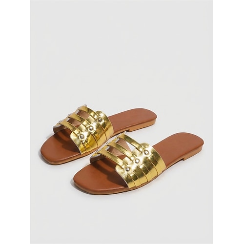 Weiße und goldene Damen-Sandalen mit Riemchen – elegante, flache Pantoletten für den Poolbereich in Luxusresorts und tropische Urlaube sommerliches Strandvergnügen Image