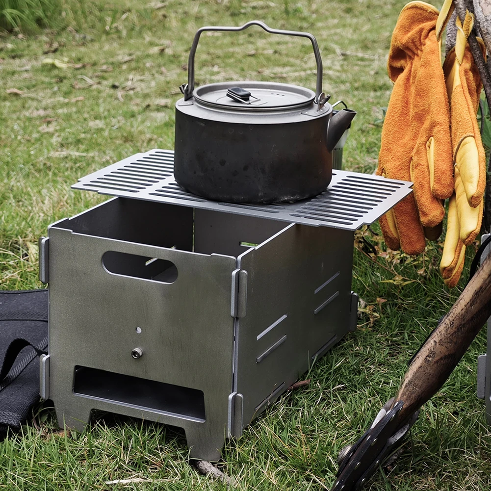Titan-BBQ-Grillständer, tragbarer und zusammengebauter Holzkohleofen mit höhenverstellbarer, multifunktionaler Feuerstelle für Camping im Freien Image