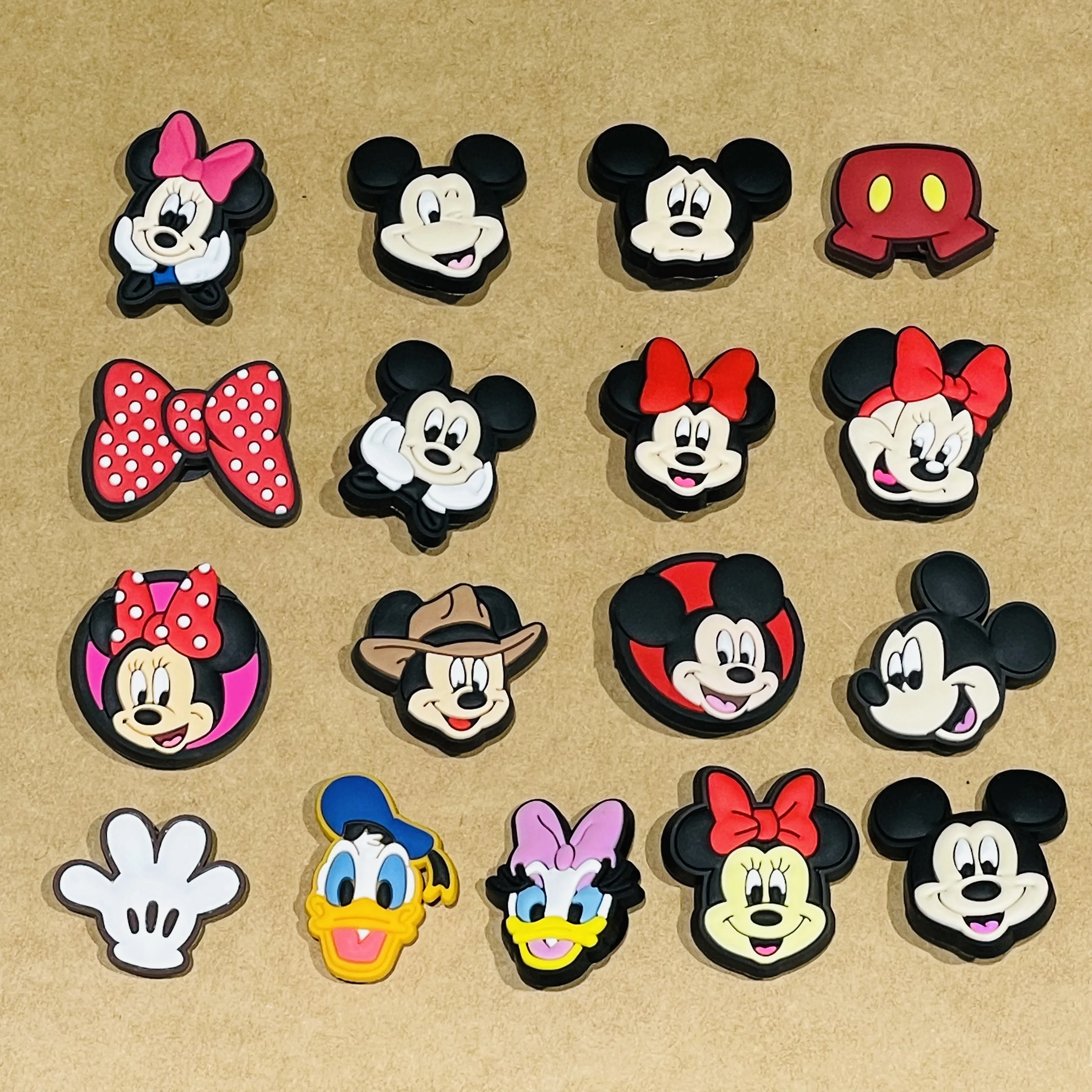 1-17 Stück entzückende Cartoon Minnie Mickey Schuhe Schnalle Charms Bowknot Rucksack Disney Dekorationen passen Kinder Weihnachts geschenk