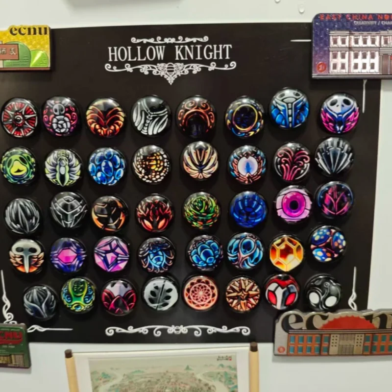 Hollow Knight Silksong Charm-Set, komplette Sammlung, offizieller Stil, magnetische Nachbildung mit Displayrahmen, Sammler, Geschenk auf Lager Image