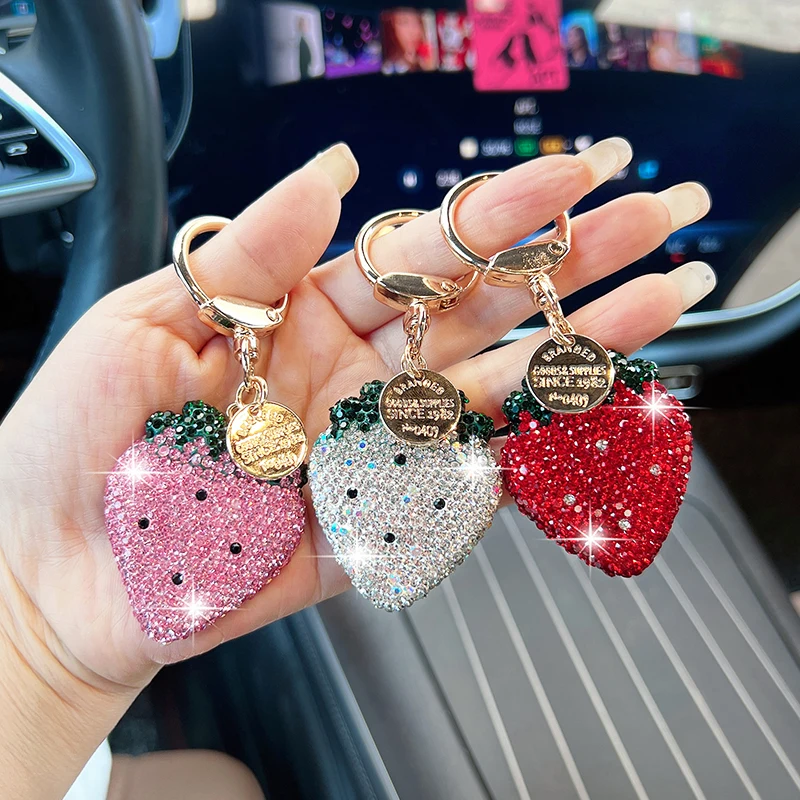 Kreativer süßer, mit Diamanten besetzter Frucht-Erdbeer-Auto-Schlüsselanhänger, Damentaschen-Pendelleuchte, luxuriöser Schlüsselanhänger, kleines Geschenk Image