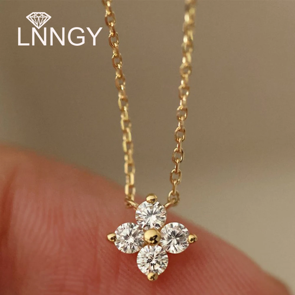 Lnngy Moissanite Collana con ciondolo fiore a quattro foglie Collana a catena in argento sterling 925 di lusso leggero di nicchia per le donne Regalo di amico