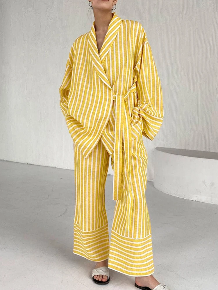 Abiti da casa Casual a righe gialle eleganti pantaloni larghi a vita alta Set camicie a maniche lunghe di moda Set pigiama a due pezzi completo da donna