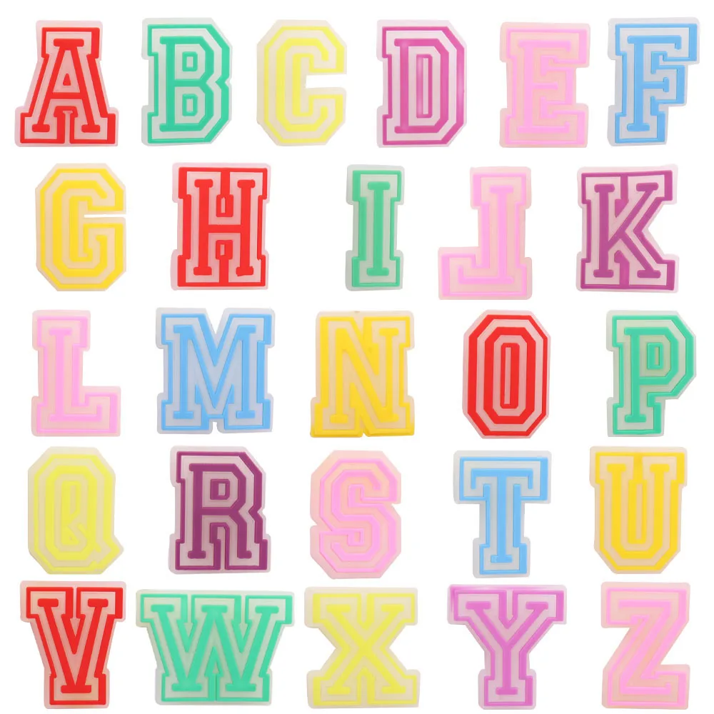 1 pz simpatico cartone animato Kawaii lettera colorata ciondoli per scarpe in PVC crescere nella notte alfabeto luminoso sandali scarpe decorazione bambino Gft