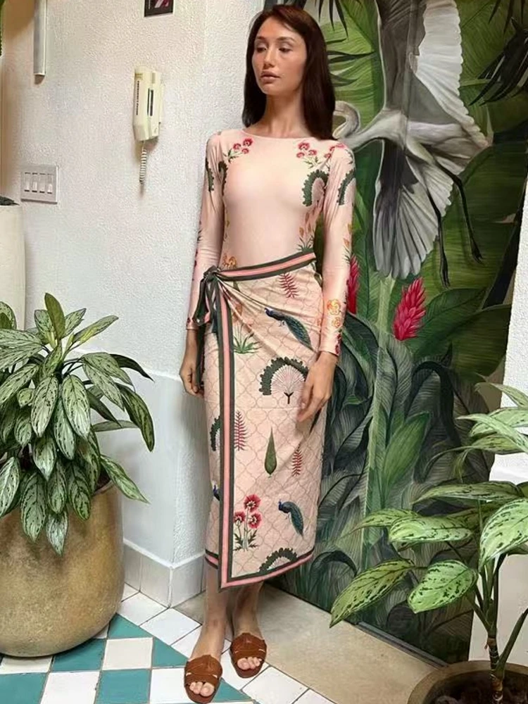 Retro-Bikini, bedruckt, modisch, zweiteiliger Badeanzug und Vertuschung mit Rock, enger Damen-Verband, Sommer, Strand, luxuriös, elegant Image