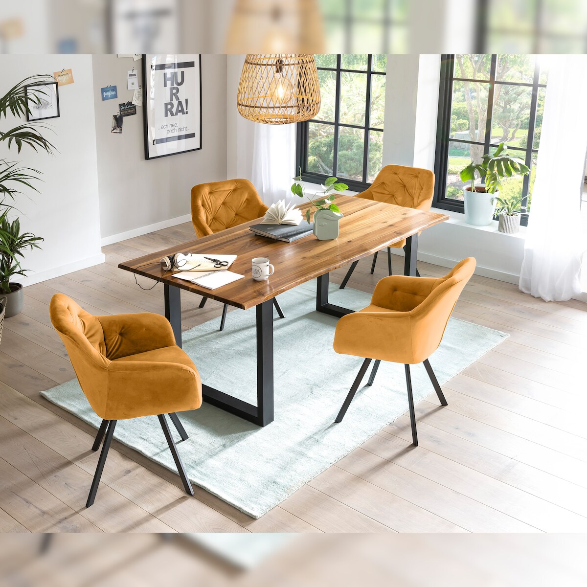 SalesFever Esstischgruppe 5-tlg., 180x90cm, Platte Akazie 26mm cognac, Metallgestell schwarz, 4 Armlehnstühle 360° drehbar Samt |senfgelb–schwarz Image