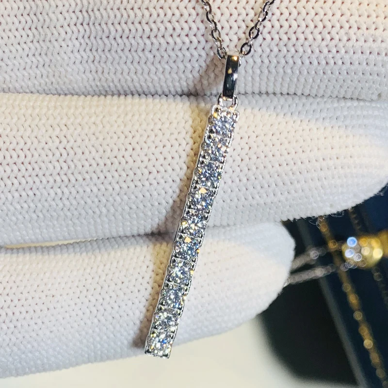 Huitan einfache Frauen Anhänger Halskette mit Zirkonia Silber Farbe Temperament Braut Hochzeit Accessoires Aussage Schmuck Image
