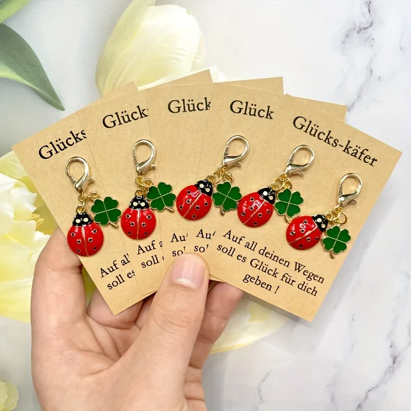 5-10 Glücksbringer-Schmuckanhänger-Set mit Marienkäfer und vierblättrigem Kleeblatt – Enthält eine Glückskarte mit Marienkäfer-Motiv, eine Inspirationskarte, Glücks-Party-Geschenk. Image