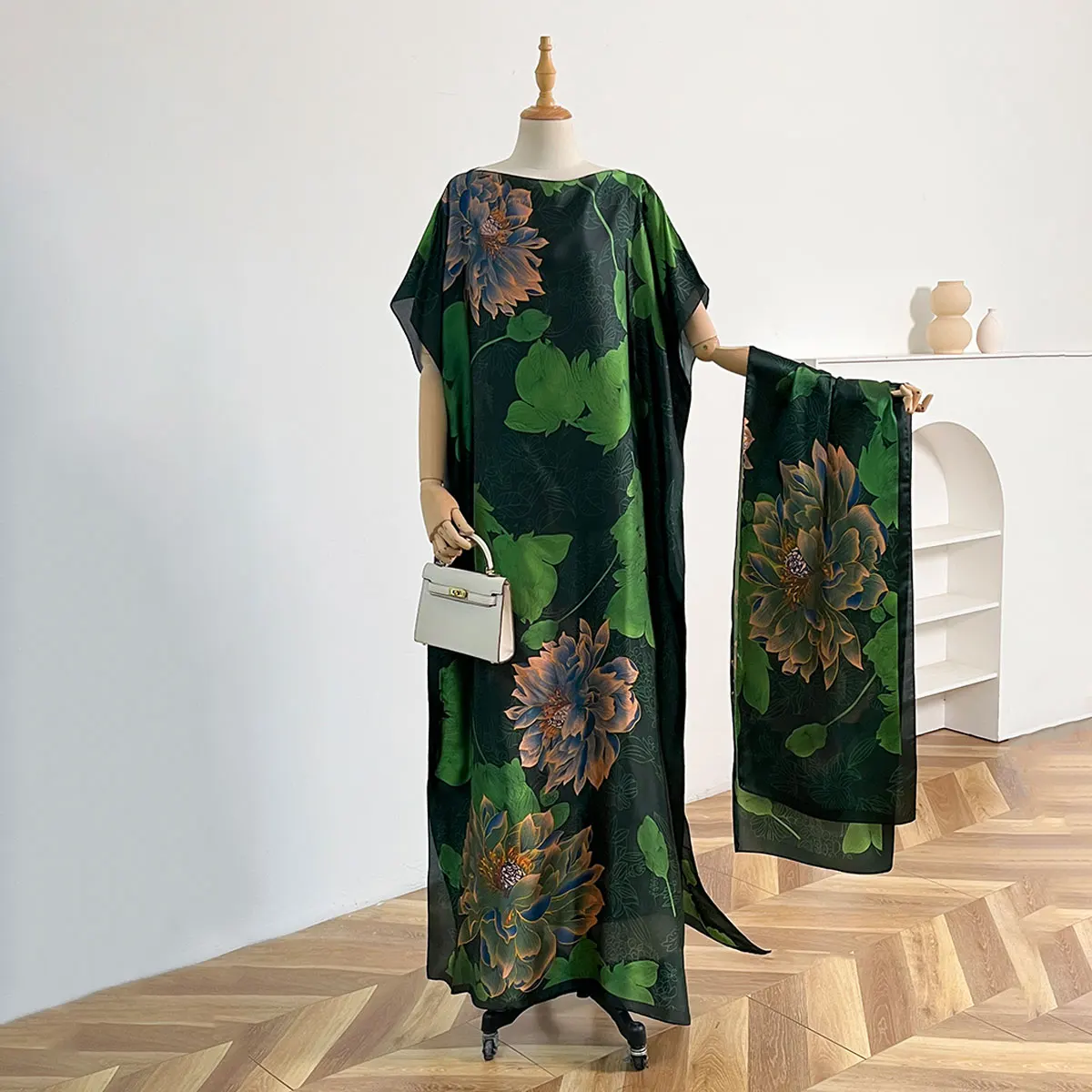 Elegantes Sommer-Kaftan-Kleid für Frauen Bedrucktes Seiden-Muslimisches Damen-Langkleid Übergroße Kuwait-Abaya in Mehreren Farben Image