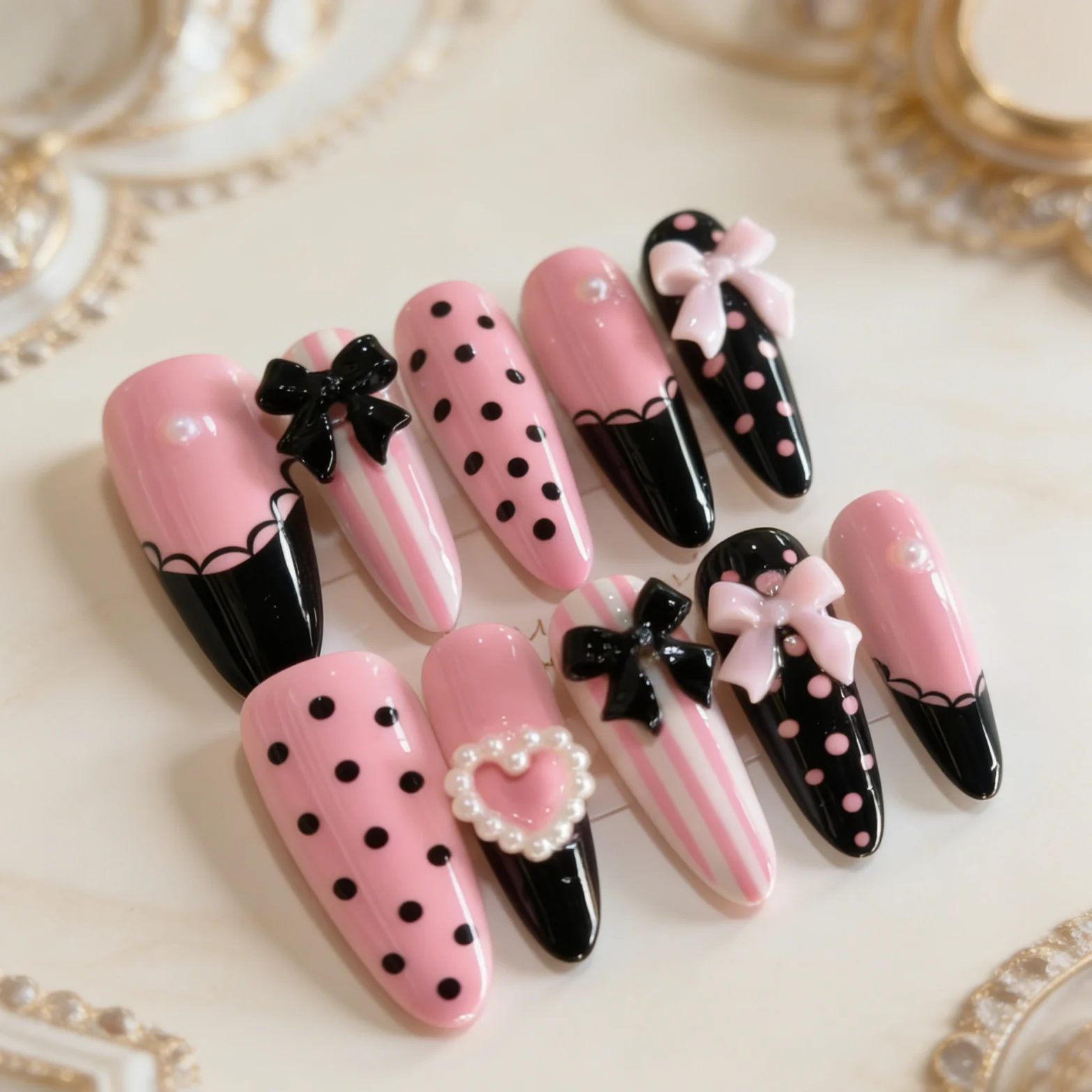 10 Stück handgepresste, mandelförmige Nägel, wunderschöne künstliche Nägel, schwarze und rosa Spitzen-Polka-Dots, geeignet für Frauen Image