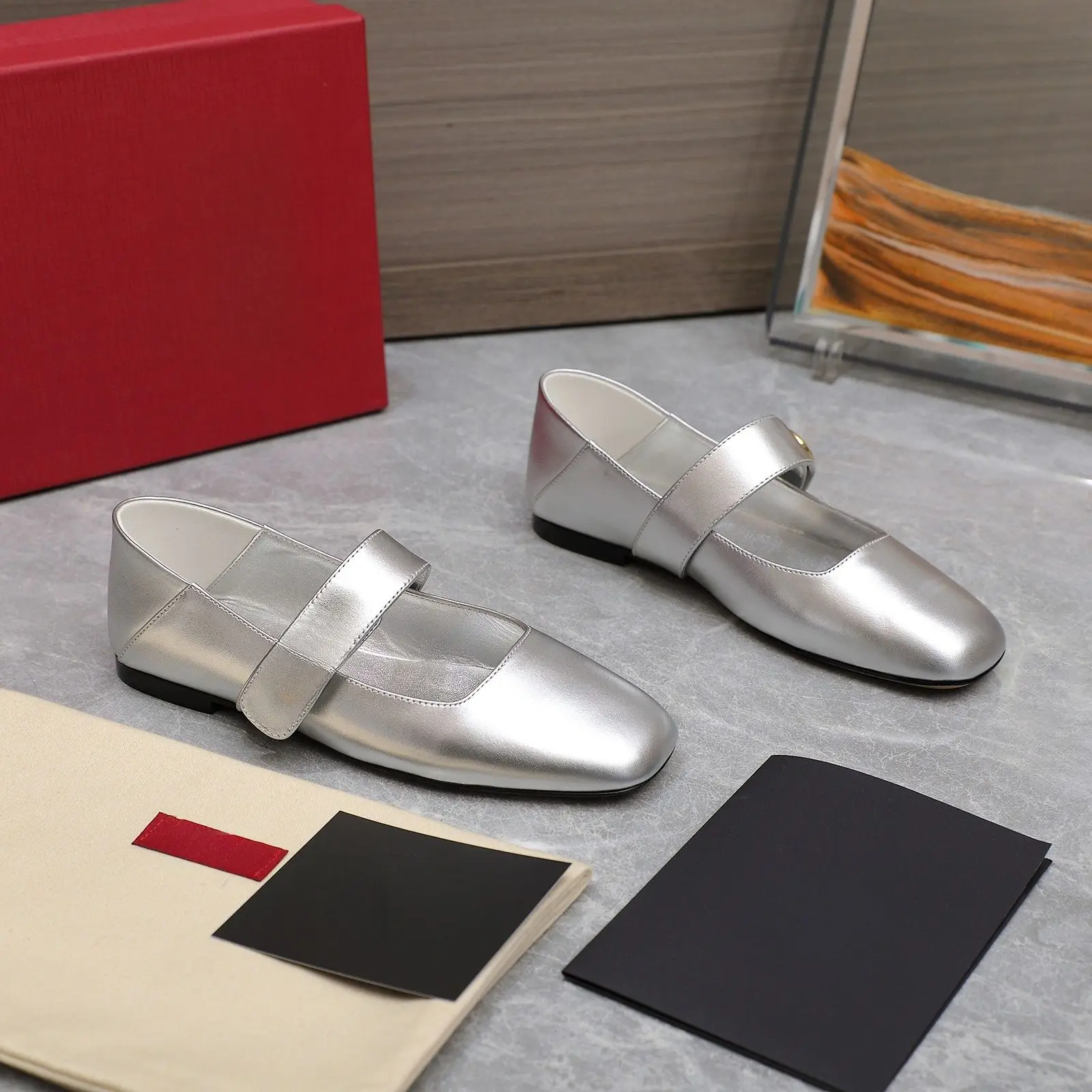 Neue Ballerinas für Damen aus Echtleder mit Runder Spitze, Flache Loafer, Komfortable Mary Janes Schuhe, Freizeitschuhe für Frauen