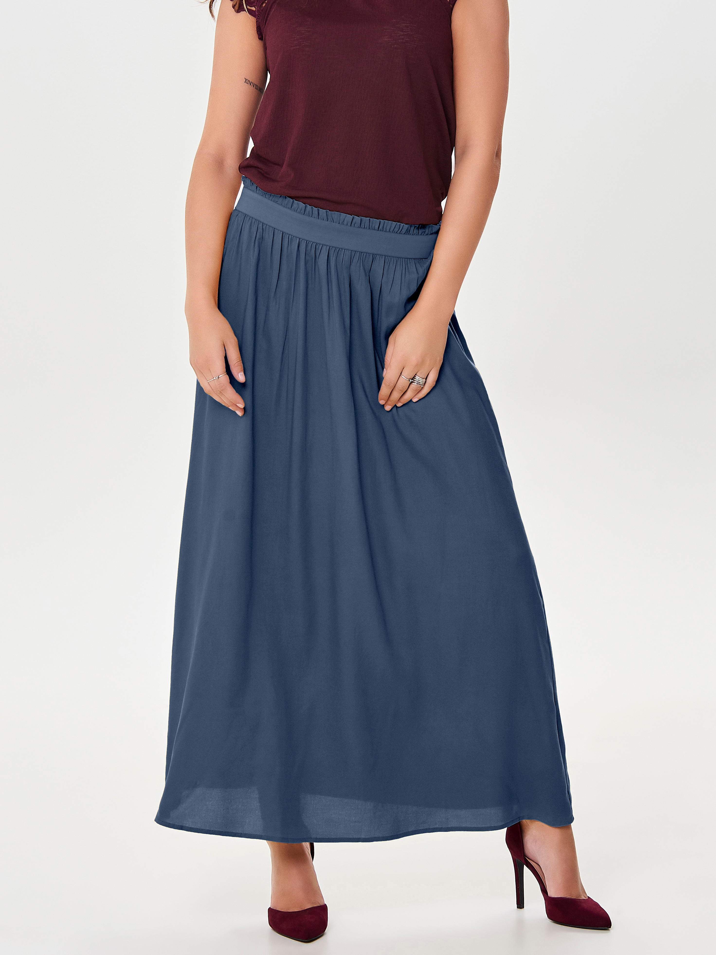 Maxirock ONLY "ONLVENEDIG – Maxilänge mit elastischem Bund für luftigen Komfort", Damen, Gr. L (40), blau (vintage indigo), Web, Obermaterial: 100% Viskose, unifarben, regular fit wadenlang, Röcke Maxirock, Viskose Image