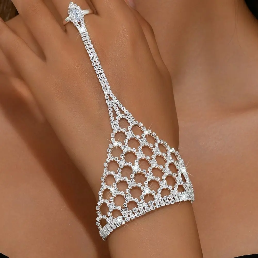 Strass-Quasten Ethnisches Tanz-Accessoire Verstellbares Mehrschichtiges Goldenes Fingerarmband Langlebiger Retro Hohlgeometrischer Anhänger Image