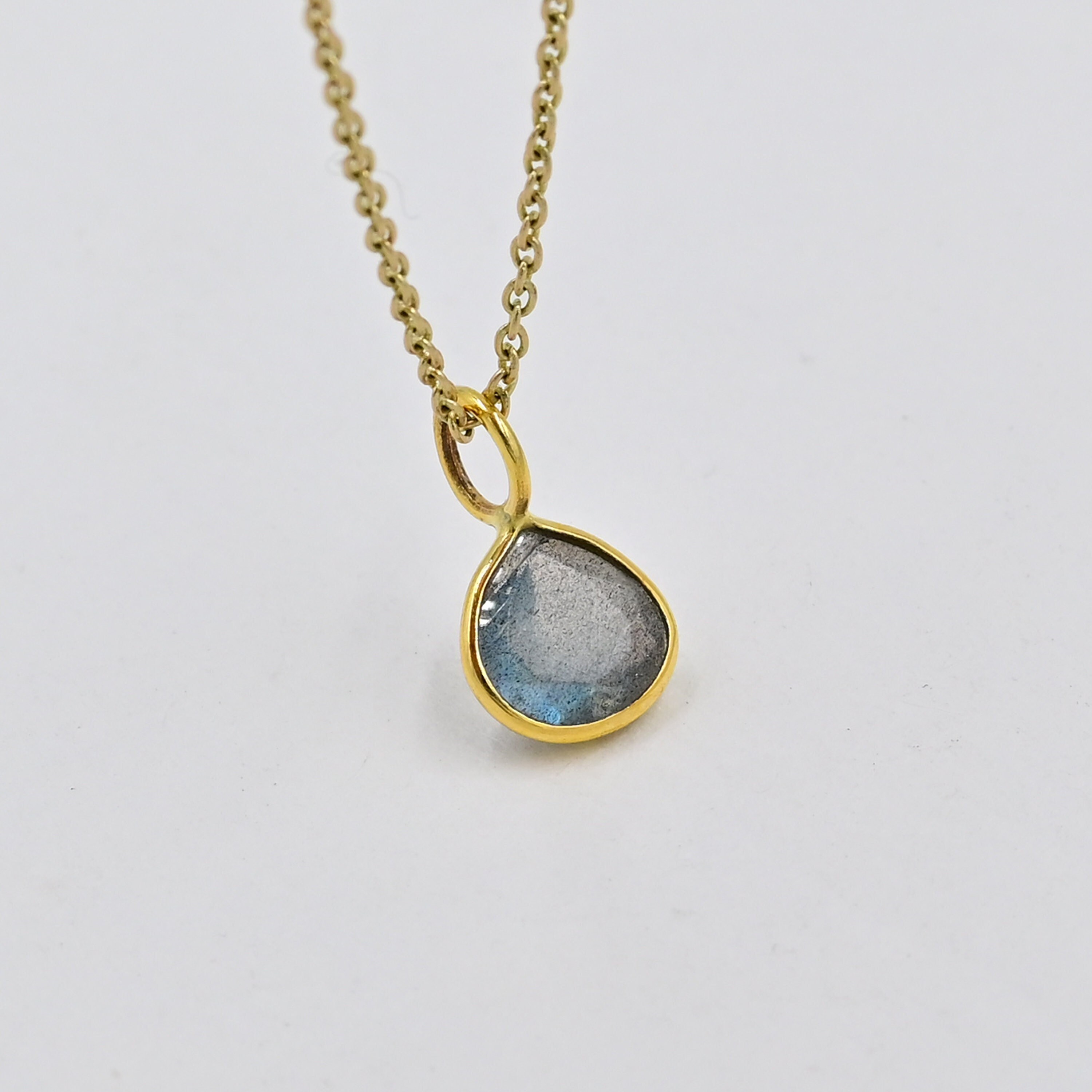 Ciondolo in labradorite blu fuoco naturale a forma di cuore da 6 mm/Oro massiccio 18k/Ciondolo fatto a mano/Ciondolo con ciondolo/Ciondolo delicato/Pi