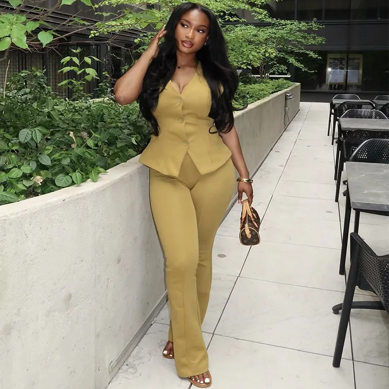 Completo da donna estivo 2025 nuovo di tendenza stile europeo-americano con scollo a V bottoni senza maniche tinta unita in poliestere