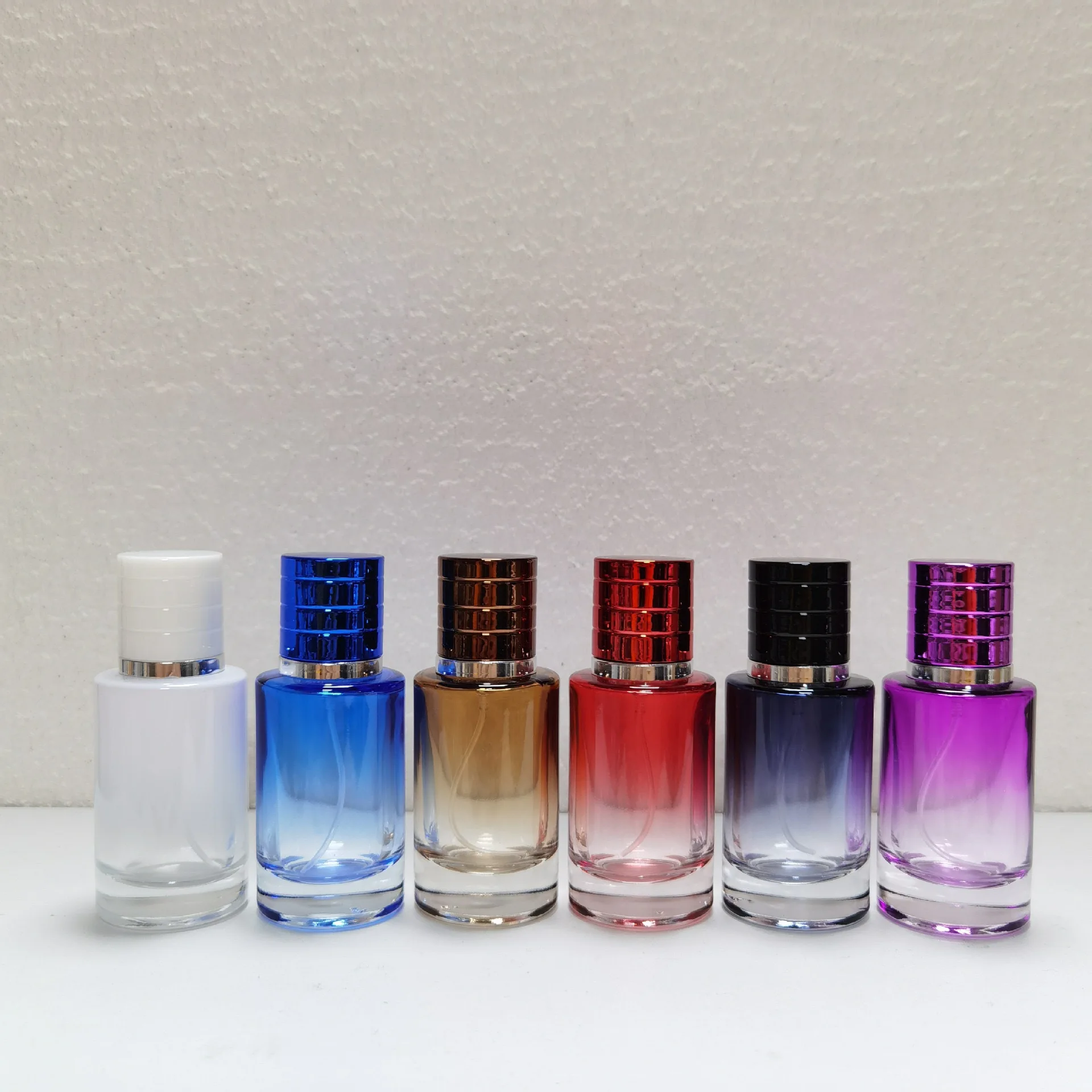 Flacone di profumo di vetro di lusso gradiente blu/viola flacone di profumo 30ml 50ml/100ml ricaricabile a collo spesso cilindro inferiore flacone Spray di vetro
