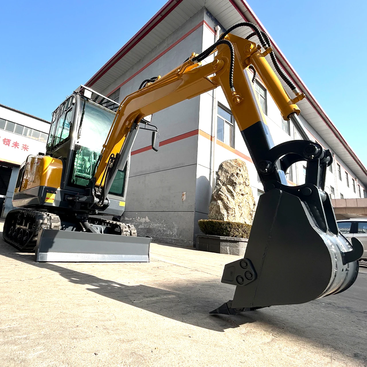 Mini Escavatore Cinese da 3 Tonnellate con Certificazione CE/EPA/Euro 5 Consegna Rapida Benna con Martello Demolitore Mini Escavatori in Vendita