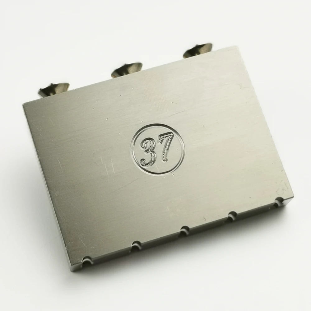 1 pz chitarra elettrica Tremolo System Bridge blocco in acciaio inox blocco in ottone per messico Fender / Squier CV