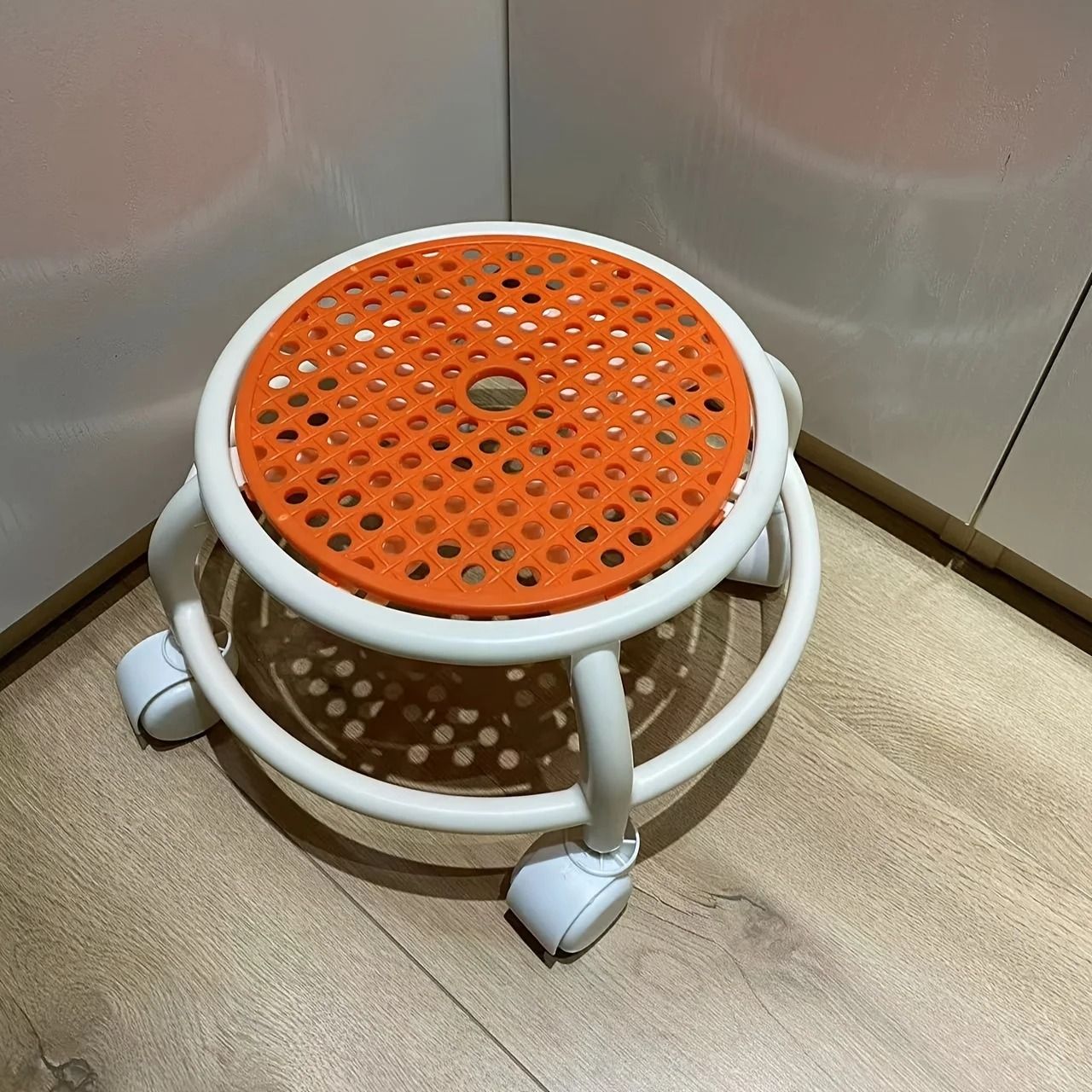 Silent Rotating Circular Rolling Stool orange