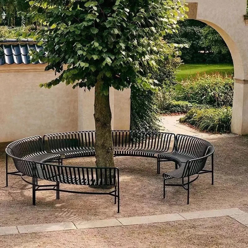 Gartenmöbel-Set für den Außenbereich: Geschwungene Balkon- und Hofeinfriedung, Ofen, Teetisch, Schmiedeeisen, Baum, Pool, Garten, Terrasse, Freizeitbank, Tisch und Stühle