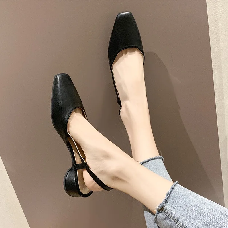 Neue Sommer-Damen-Baotou-Sandalen, mittelhoher Absatz, vielseitig, trendig, Feenstil, klobiger Absatz, modische High Heels.2025 Image