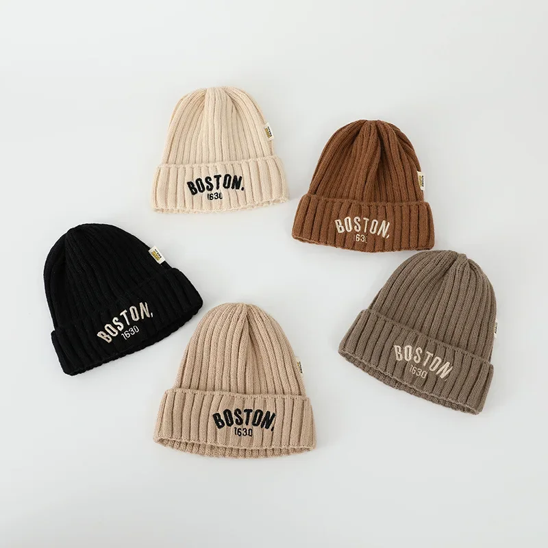Baby Stickerei Brief Stricken Caps Herbst Winter Kind Junge Feste Warme Mützen Mädchen Kinder Mode Lässig Hut Infant Weiche Kappen Image
