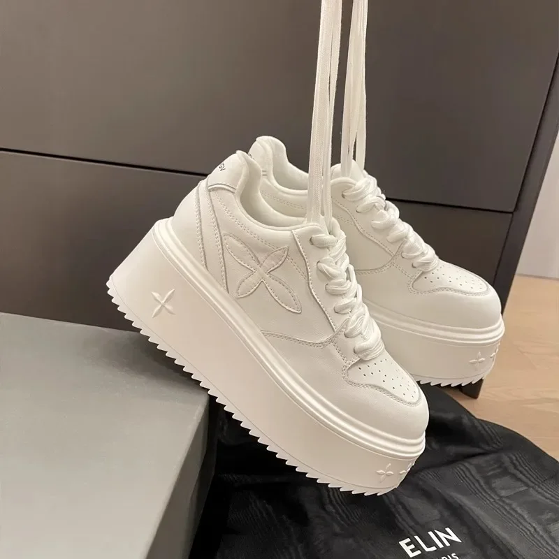 2025, neue dicke Unterseite, weiße Lederschuhe, Damen-Turnschuhe, Leder-Freizeitschuhe, Skateboard, runde Zehen, Absätze, bequeme Zapatillas