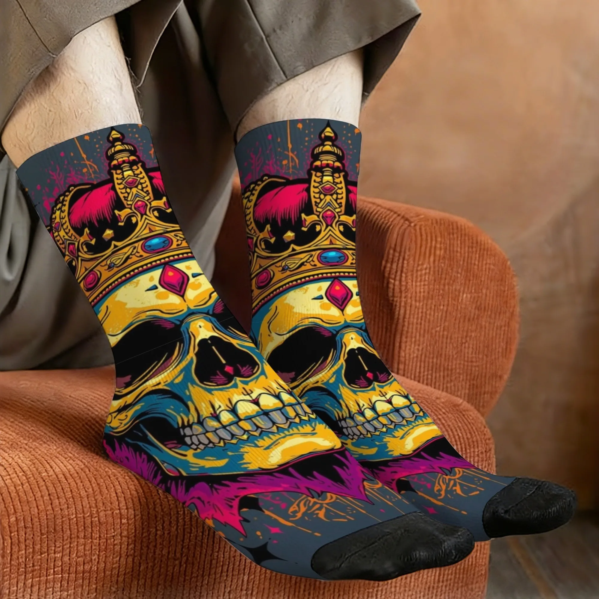 Kronen- und Totenkopf-Pop-Art-Druck Wadenlange Socken Punk Dunkel und Königlich im Stil Geeignet für Gothic- und Punk-Outfits Weiche und Warme Socken Image