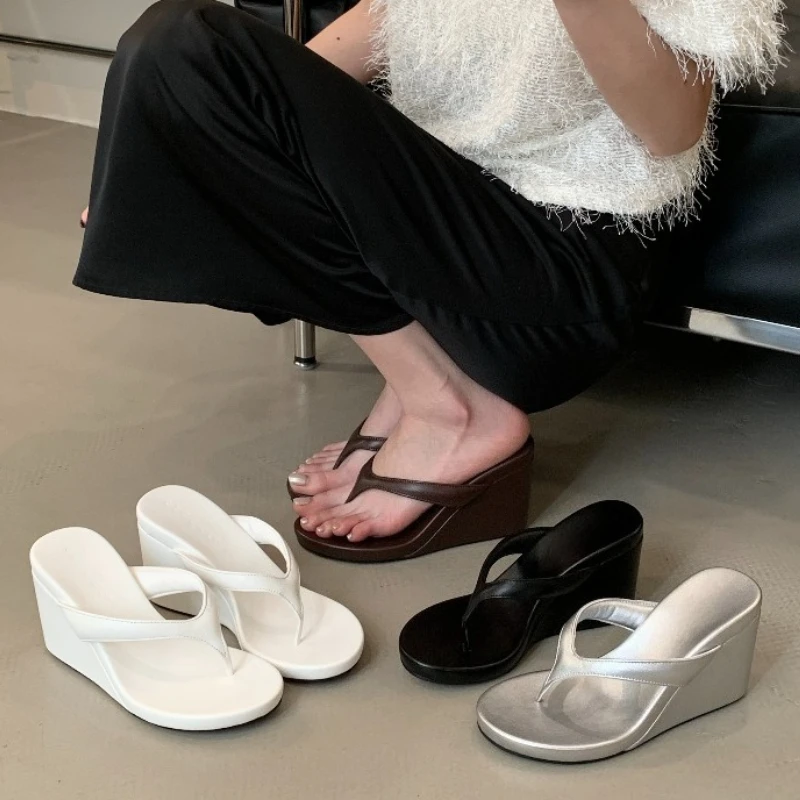 Modische Clip-Toe Keilabsatz-Pantoletten für Damen, Designer-Schuhe mit Erhöhung für Partys und Festlichkeiten, Sommer-Damenschuhe