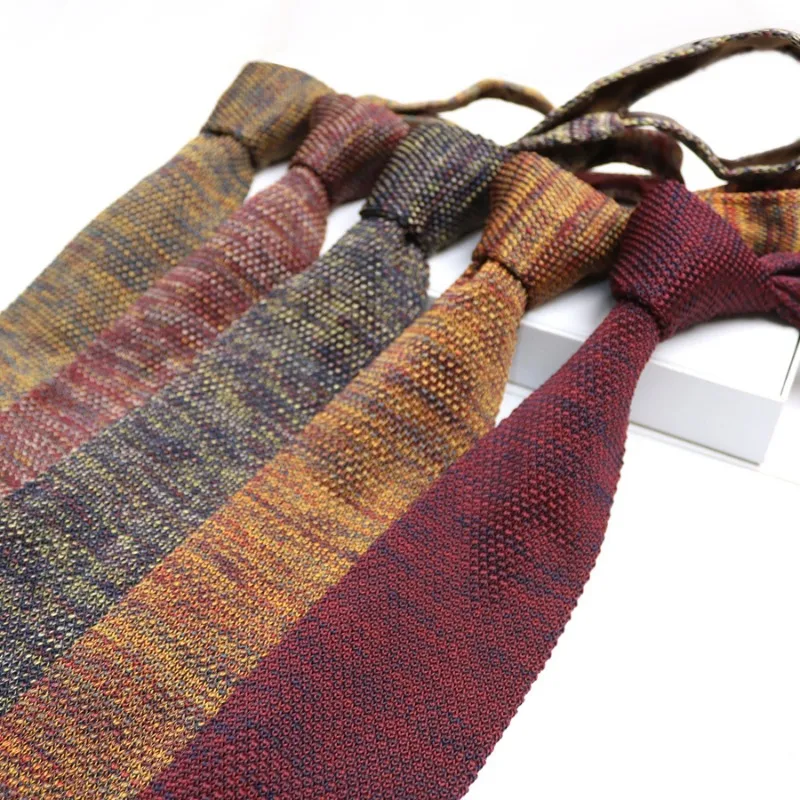 Retro Casual Daily Strickkrawatte Garn Weiche mehrfarbige Krawatte Gestreifte Krawatte Studentenuniform Zubehör Krawatte muss manuell geknotet werden Image