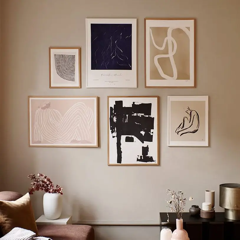 Abstrakte Streifen Mädchen Geometrische Linien Kurven Wandkunst Leinwanddruck Nordische Poster und Drucke Wandbild für Wohnzimmer