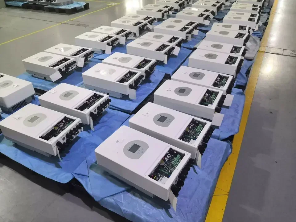 EU-Lagerbestand Deye 3kW Hybrid-Solarwechselrichter 24V EU-Lagerbestand einphasig mit WLAN IP65 Sun-3K-SG04LP1-24-EU Image