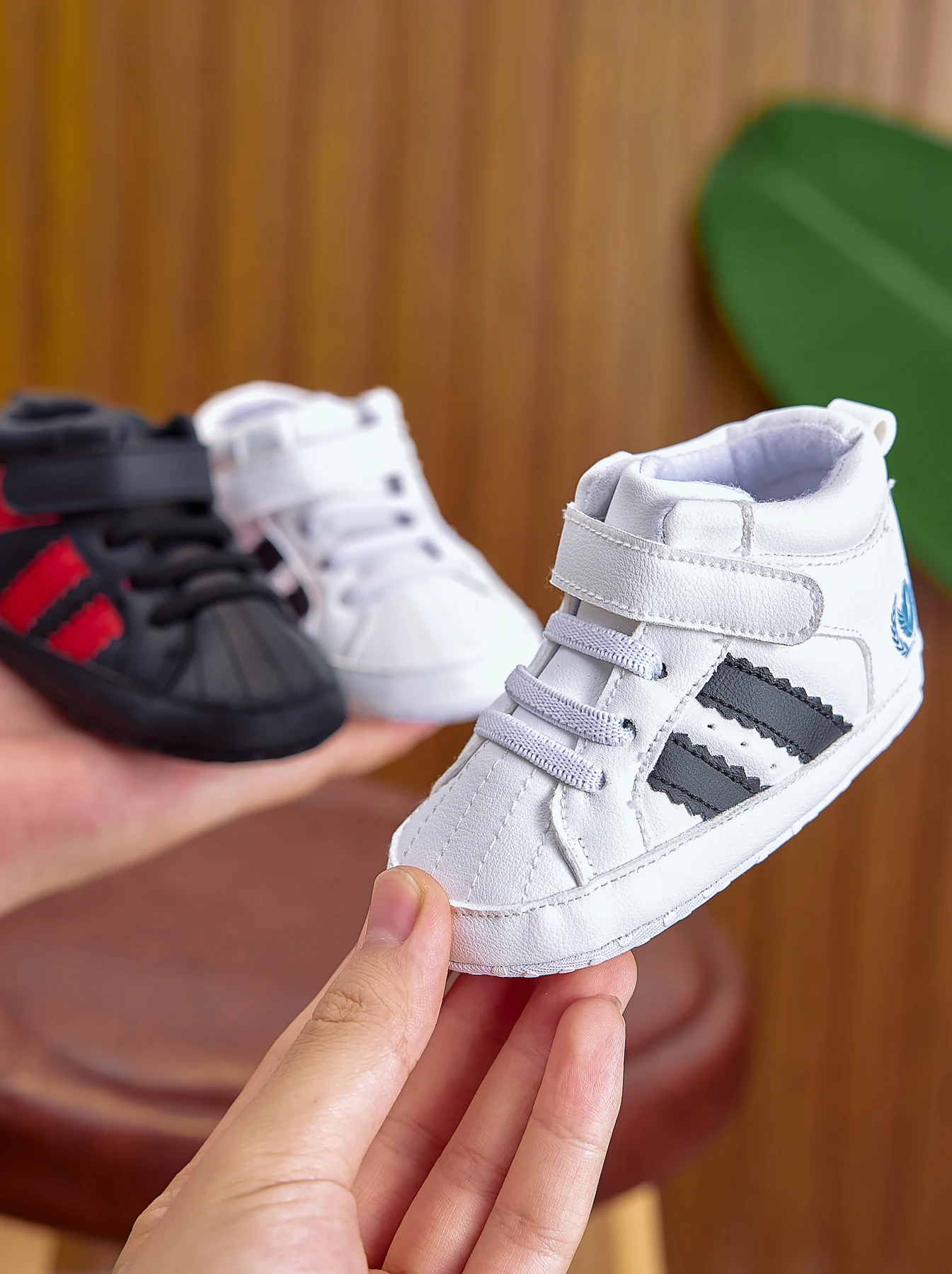 Frühlings- und Herbstsaison 0-1 Jahr alte Baby Jungen- und Mädchen-Kleinkindschuhe Lässige Sportschuhe Image