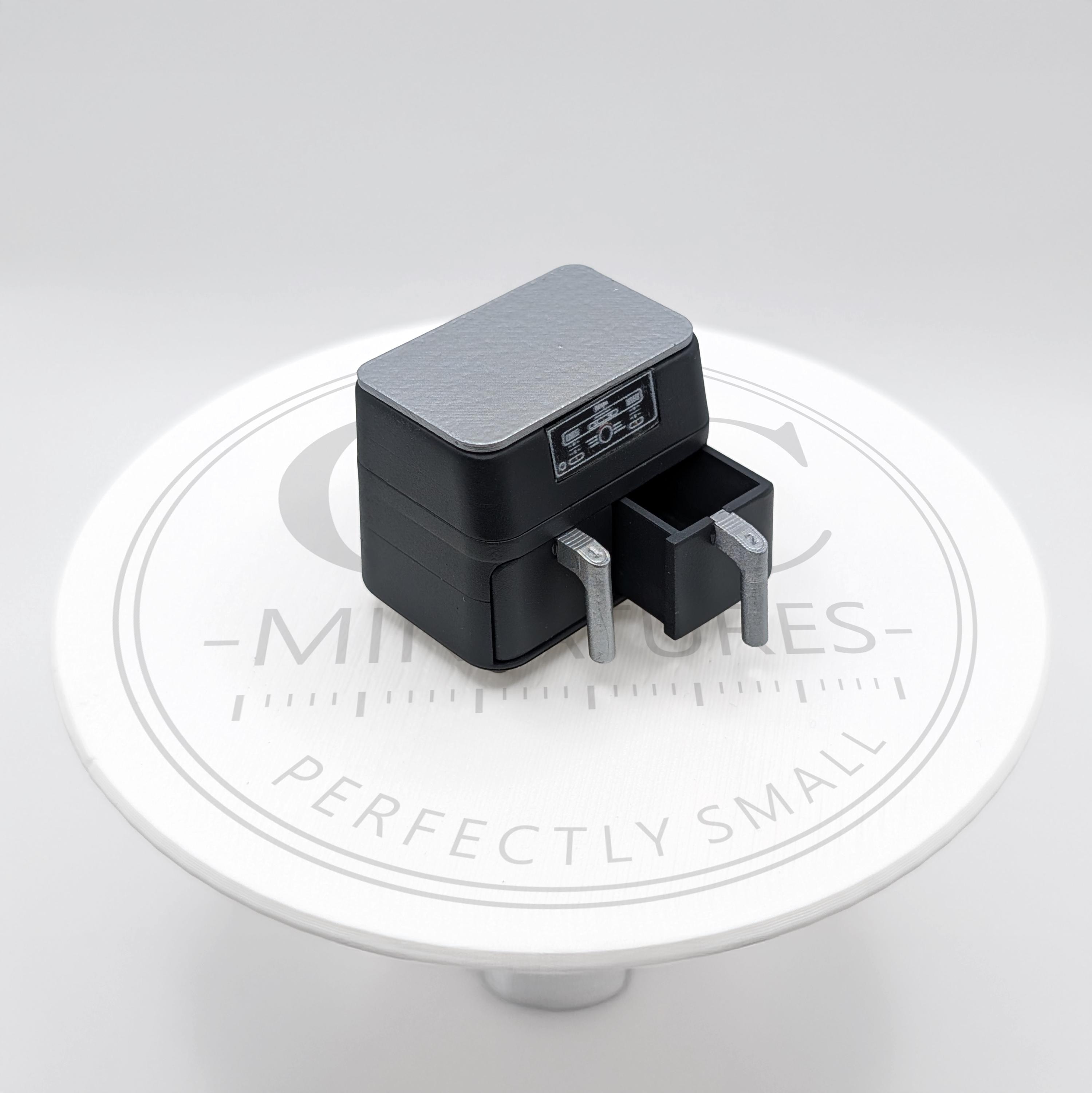 Miniatura di friggitrice ad aria in scala 1:12 per casa delle bambole