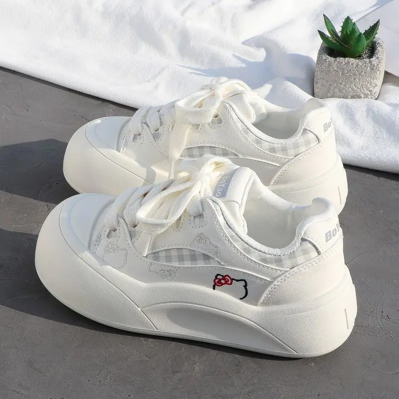 2026 Hello Kitty Chunky Plateau-Schuhe, Frühling Süße Weiße Slip-Ons Vielseitige Casual Loafers für Damen Neuerscheinung