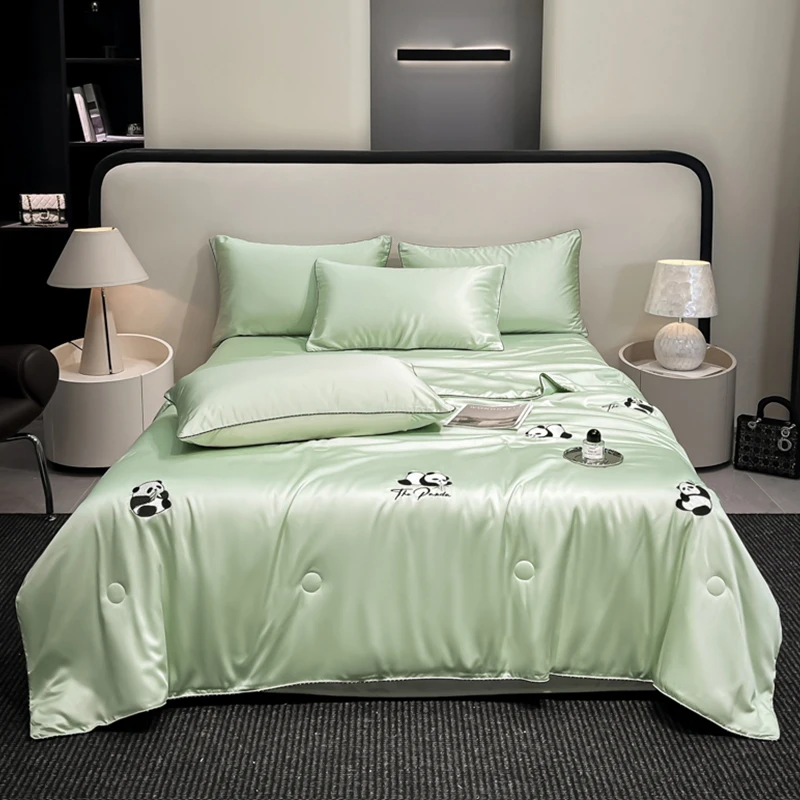 Klimaanlagen-Decke für den Sommer: Wendbare Kühldecke aus Eisseide mit Panda-Stickmuster – Leichte, glatte, kühlende Steppdecke Image