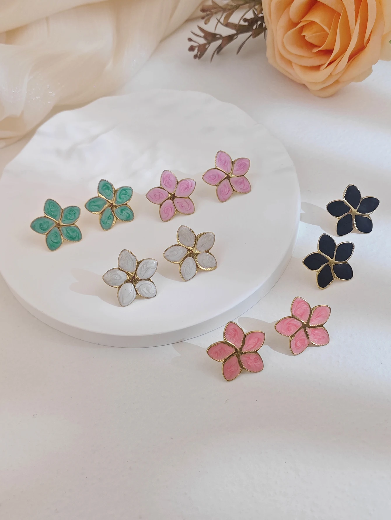 Sommerliche große Blumen-Ohrstecker für Damen, Vintage Goldohrringe für Damen, bunte, öltropfende Edelstahl-Blumenohrringe Image