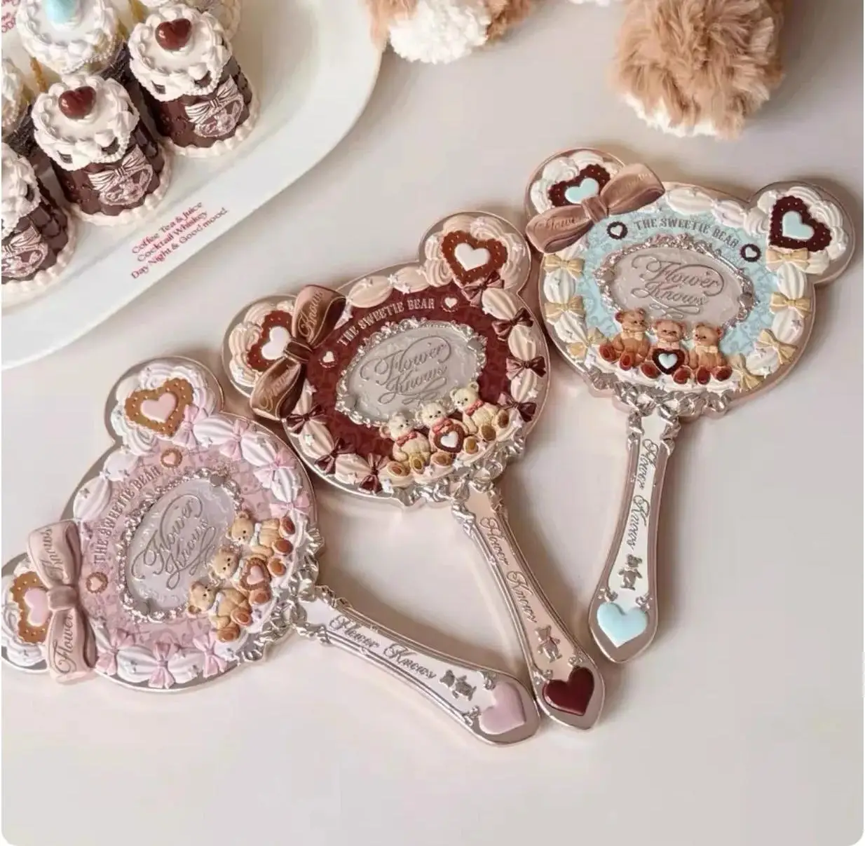 Flower Know Tragbarer Rokoko-Handspiegel Violett-Erdbeer-Design Kosmetikspiegel mit Griff für Persönliche Schönheitspflege