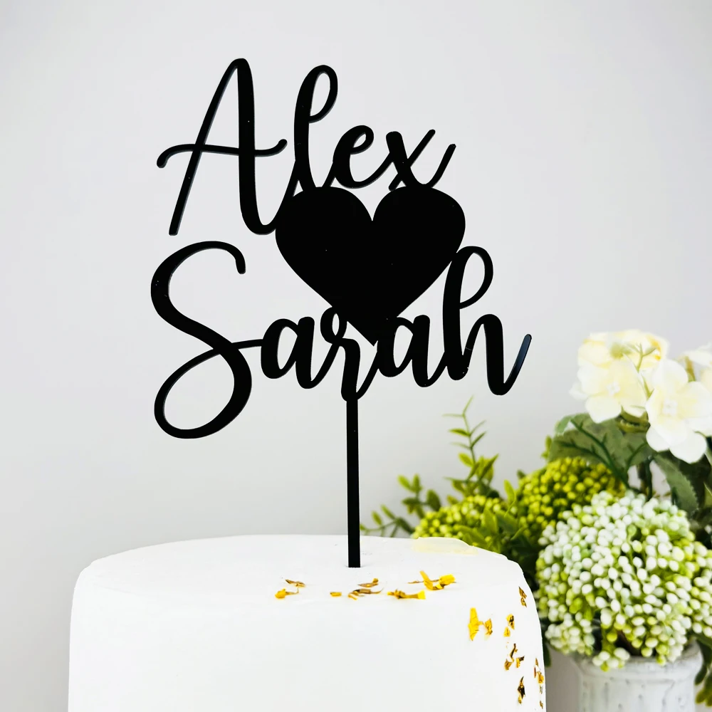 Personalisierter Tortenaufsatz aus Holz oder Acryl im modernen rustikalen Stil mit Namen des Paars für Hochzeitstorte, Verlobung, Brautparty, Jubiläumsparty Image