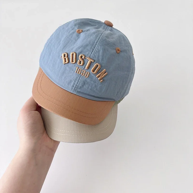 Bestickte Baby-Baseballkappe mit Buchstaben, Sommer-Schnelltrocknende Entenschnabel-Mütze für Jungen und Mädchen, Modische Farbblock-Kinder-Schirmmütze Image