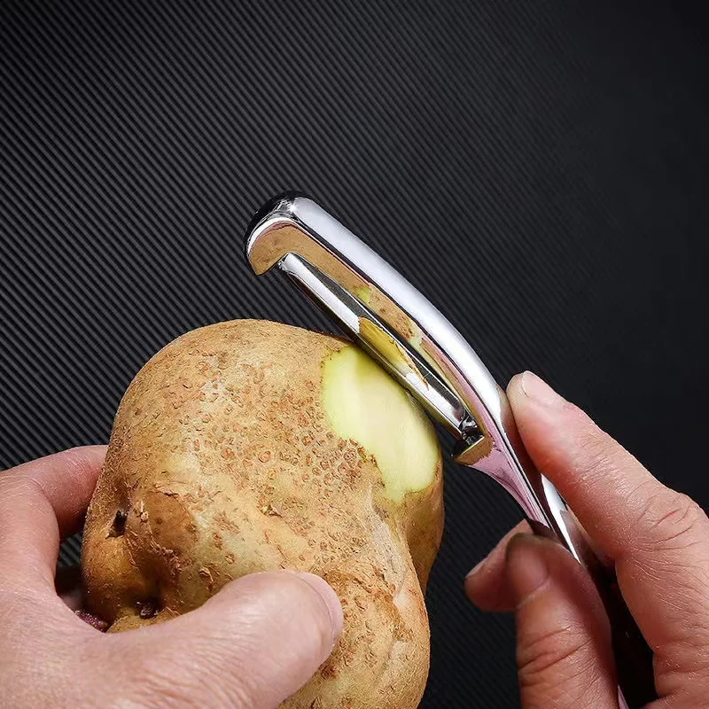 Edelstahl-P-Typ-Rotations-Gemüse-, Kartoffel- und Obstschäler mit rutschfestem Griff für Küchenwerkzeuge und Hausmannskost. Image