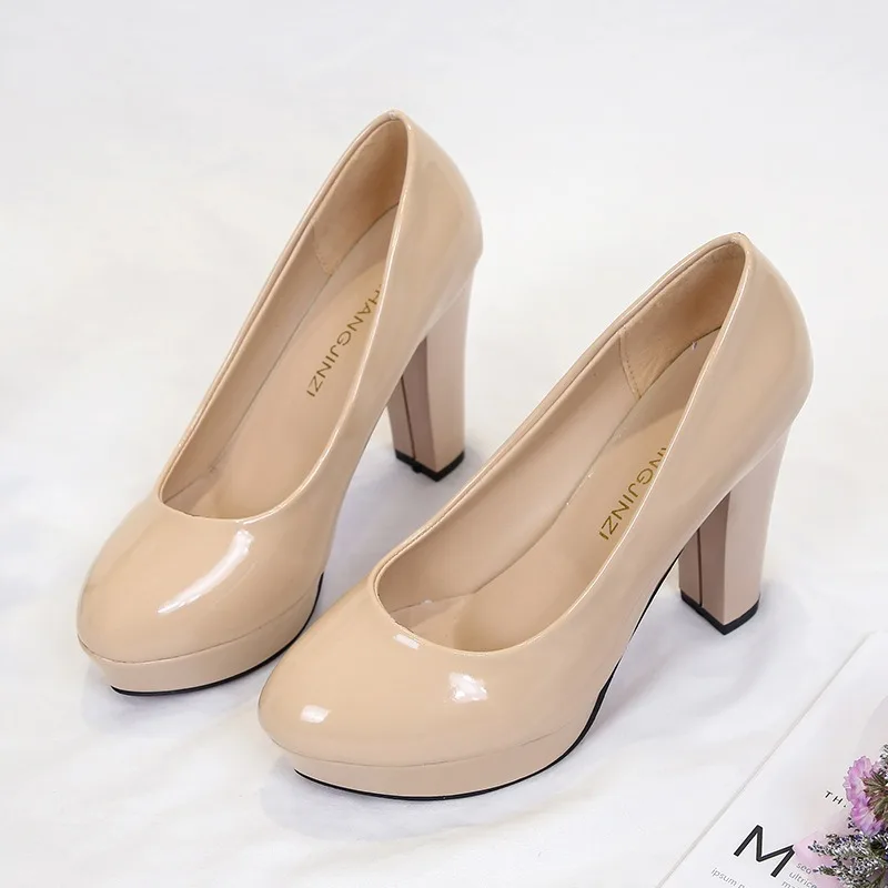 Hochhackige Damenschuhe Weiße Hochzeitsschuhe Dicke Absätze Modische Party-Pumps Schuhe in Schwarz Rot Übergrößen Frühling