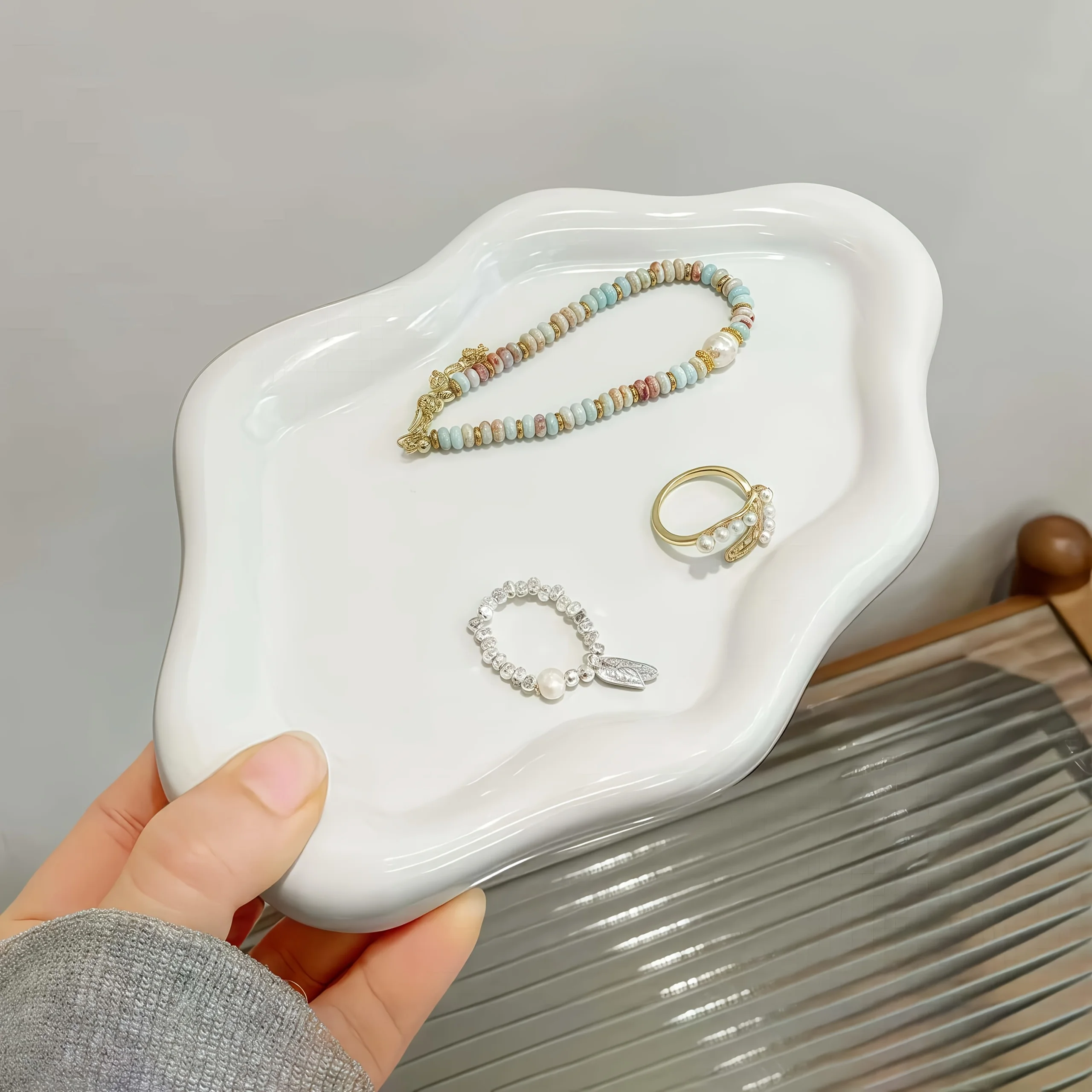 1 großes Schmucktablett – elegantes, wolkenförmiges, sechseckiges Design, geräumige Aufbewahrung für Halsketten, Ohrringe, Uhren – robuste Schmuckbox aus Kunststoff – geeignet für Schminktisch,