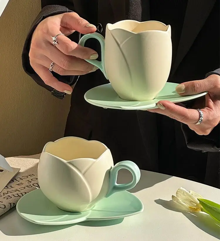 Niedliche Tulpen schale passt zu Keramik bechern Blumen förmige Kaffee milch Mark Tassen Untertassen Teller Set Getränke tassen 350ml Image