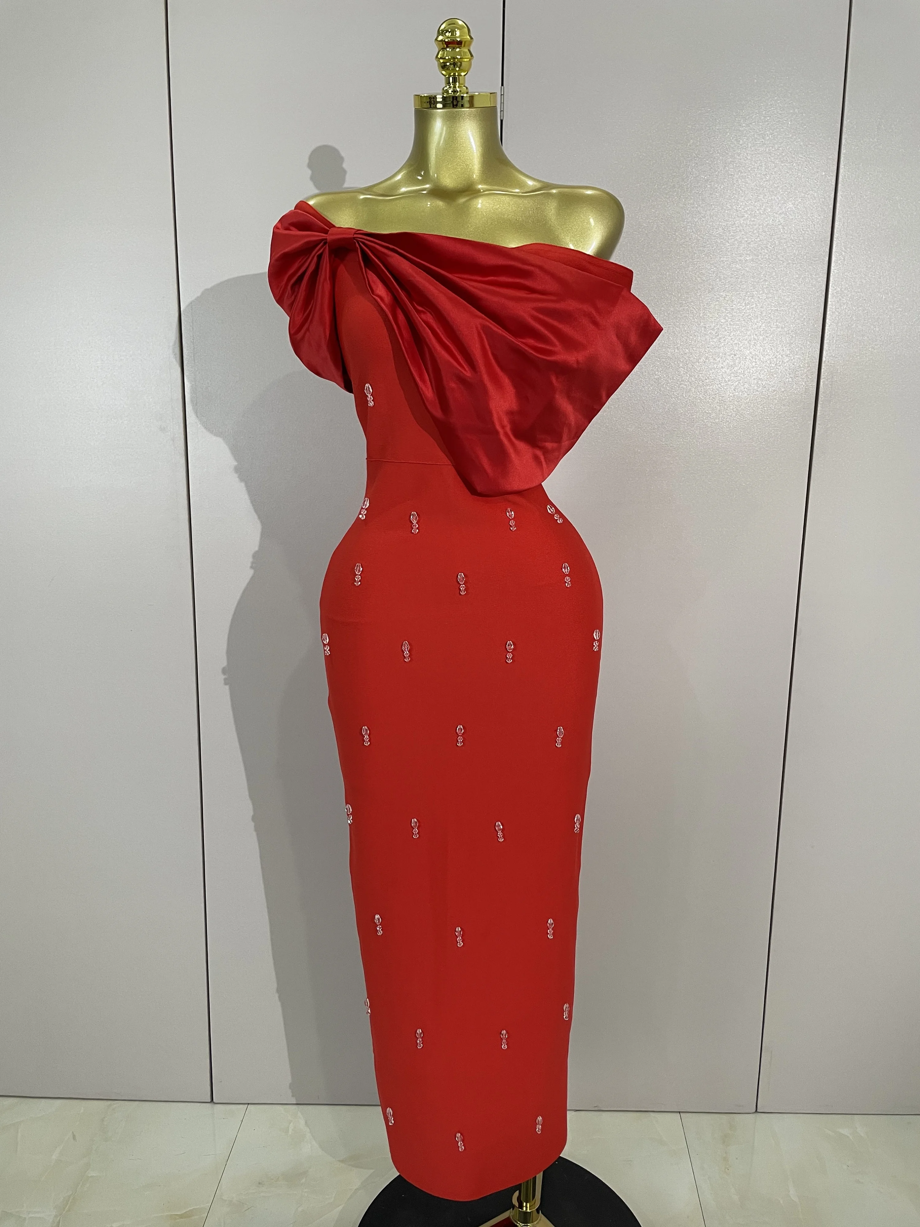 Damen Sexy Off-Shoulder Rotes Glänzendes Kristall-Bodycon-Bandage-Kleid, Langes Kleid für Geburtstagsfeiern, Elegantes Abendparty-Club-Outfit