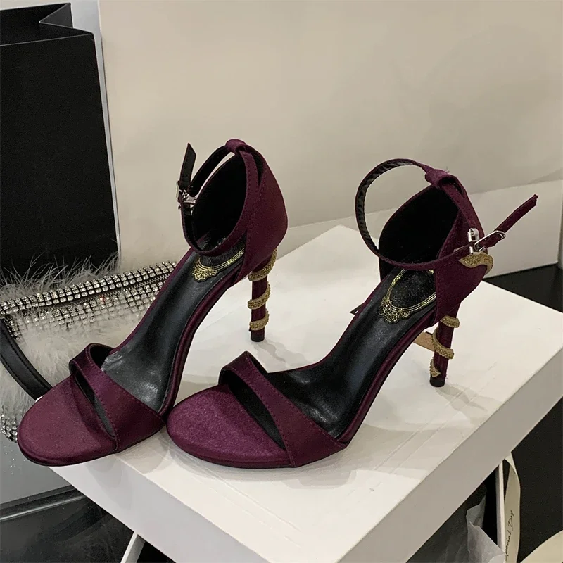 Eilyken Street Style Kristall-Diamant Dünne High Heels Damen-Sandalen mit Schnallenverschluss Bankett-Pumps Sexy Damenschuhe