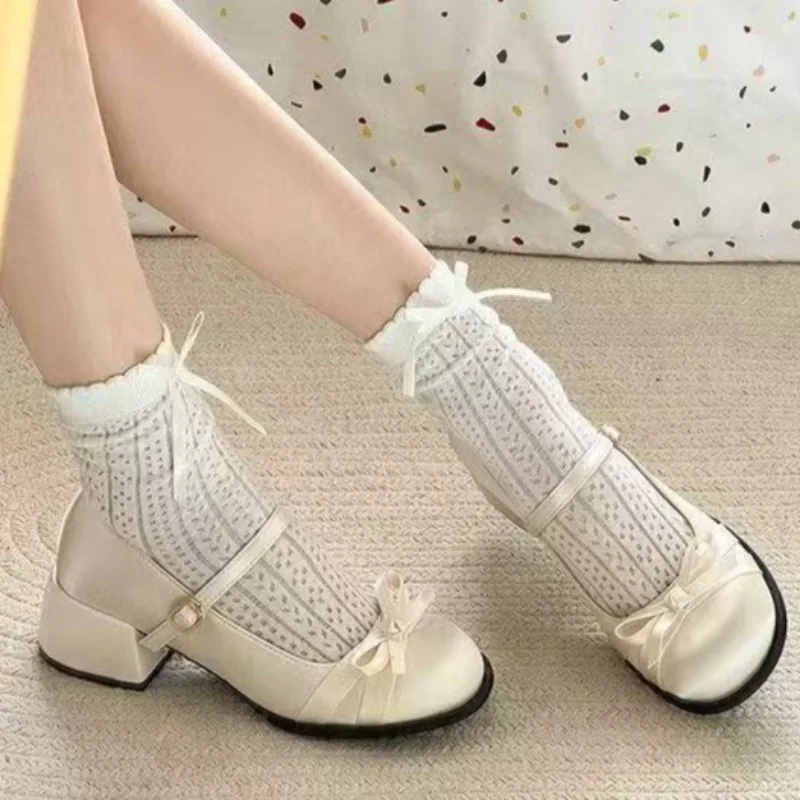 Herbst Neue Runde Kappe Flacher Mund Bogen Strap Kitten Heel Schuhe Seide Blockabsatz Einzelnen Schuhe