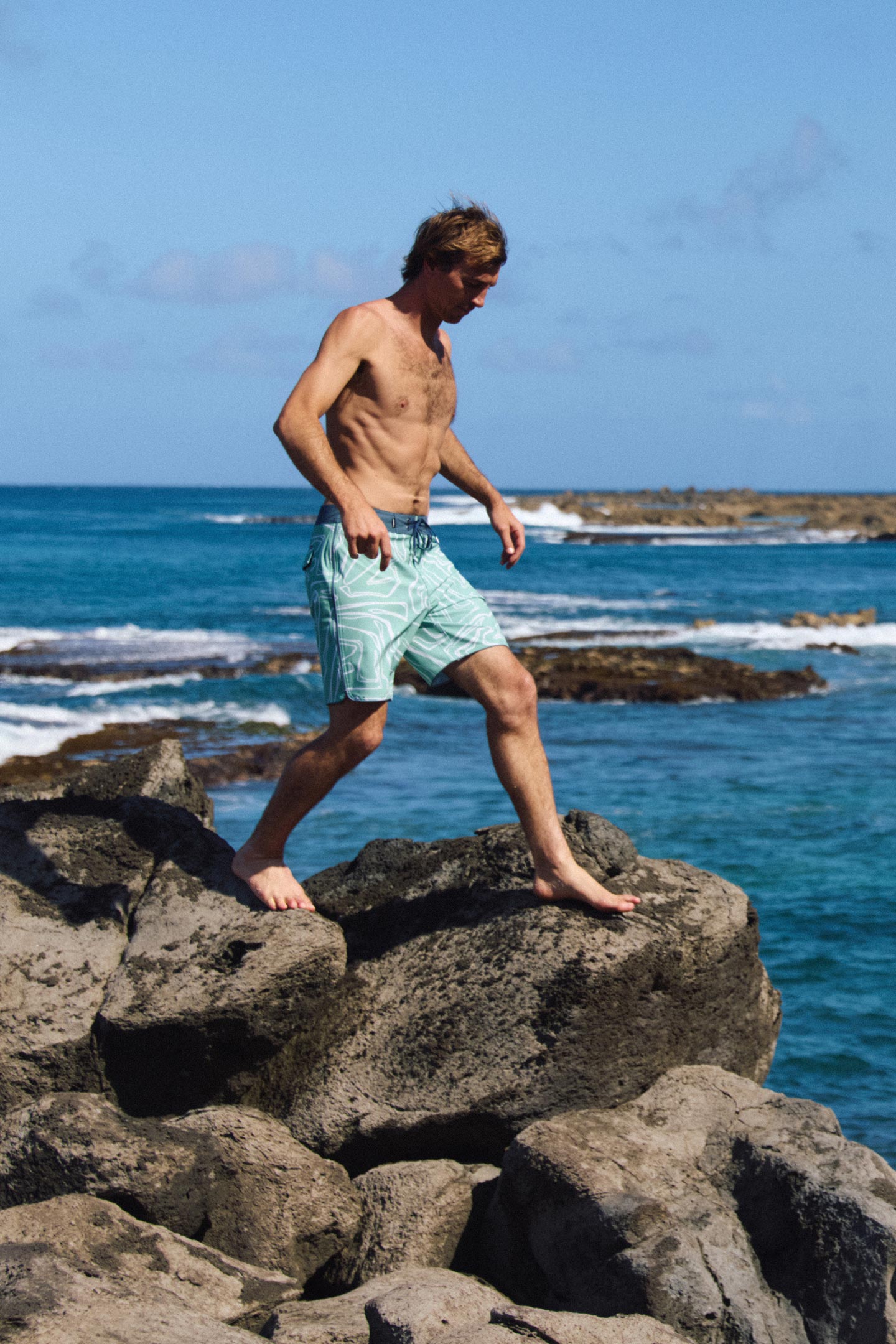 O'Neill Men's Hyperfreak Mysto Scallop 19"" Board Shorts in Green, Size 40, Elastane/Polyester