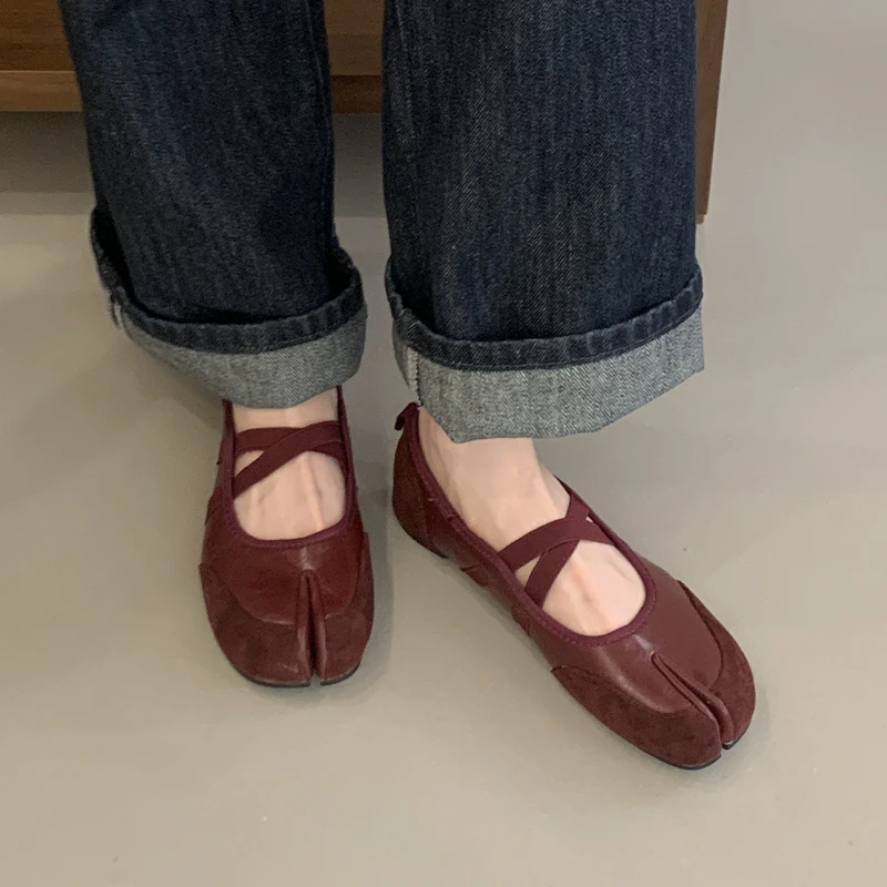 SUOJIALUN Frühling Neue Frauen Flache Schuhe Mode Split Toe Flach Slip Auf Damen Elegante Bootsschuhe Weiche Flache Ferse Einzelnen Schuhe